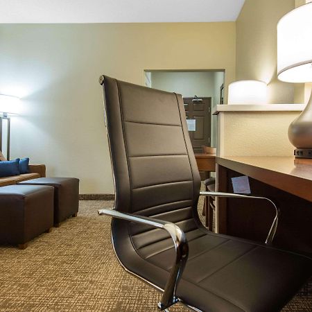 Comfort Suites Rochester Henrietta University Area Bagian luar foto