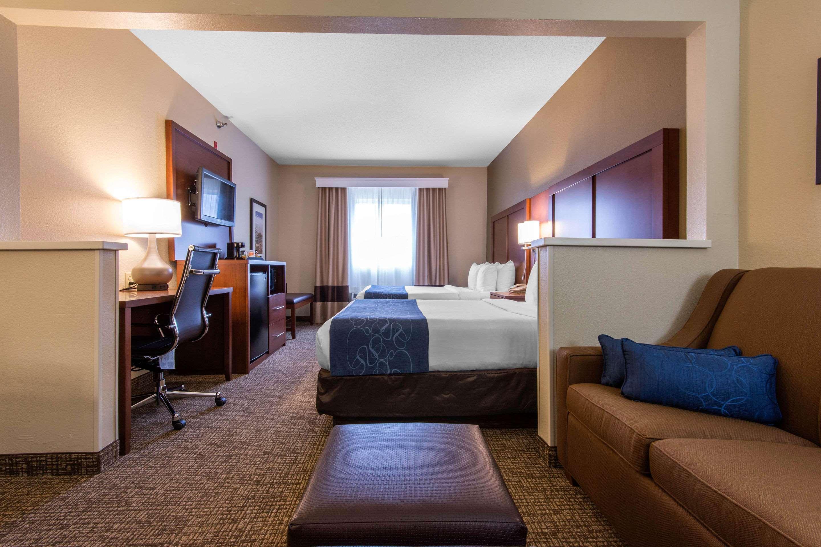 Comfort Suites Rochester Henrietta University Area Bagian luar foto