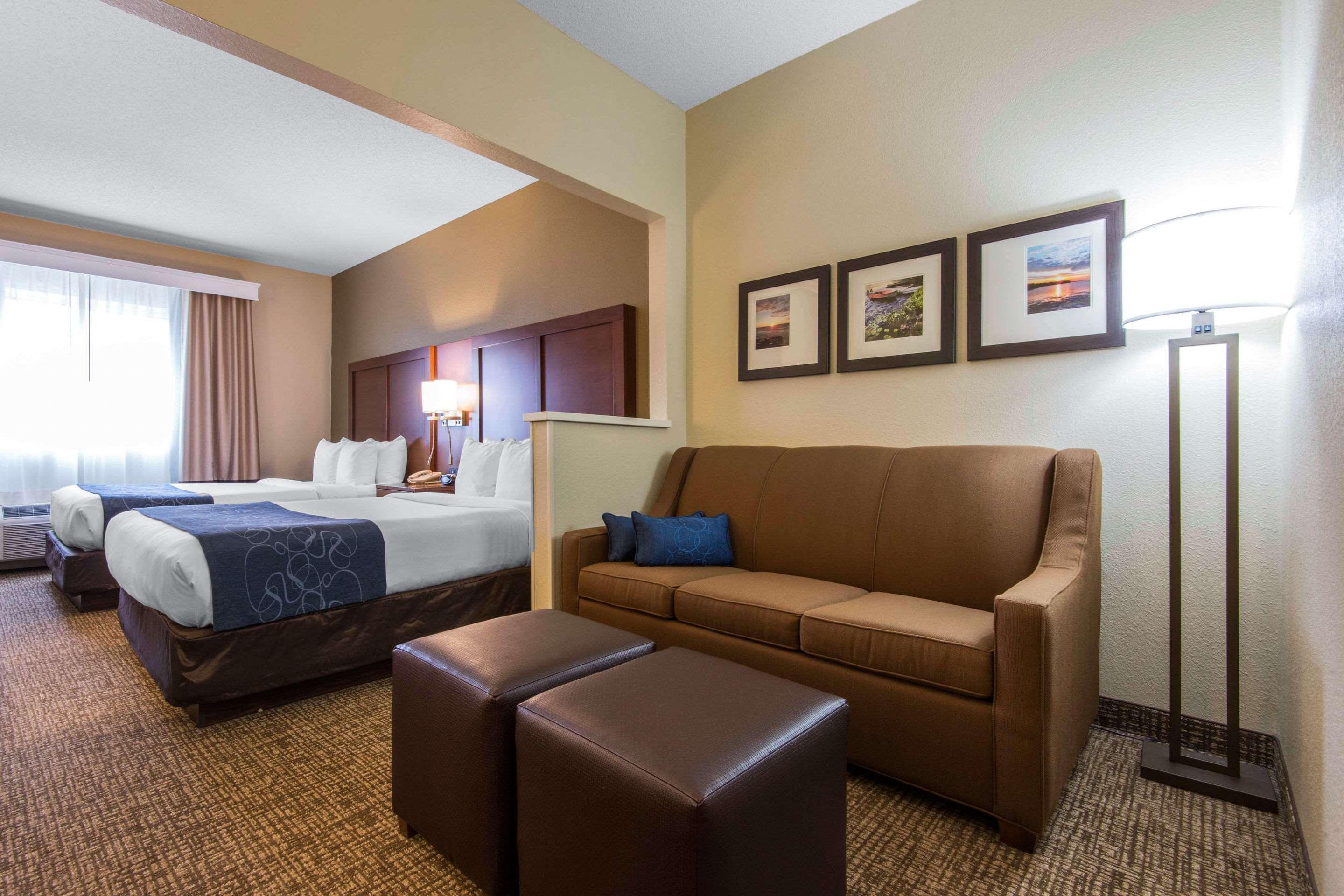 Comfort Suites Rochester Henrietta University Area Bagian luar foto