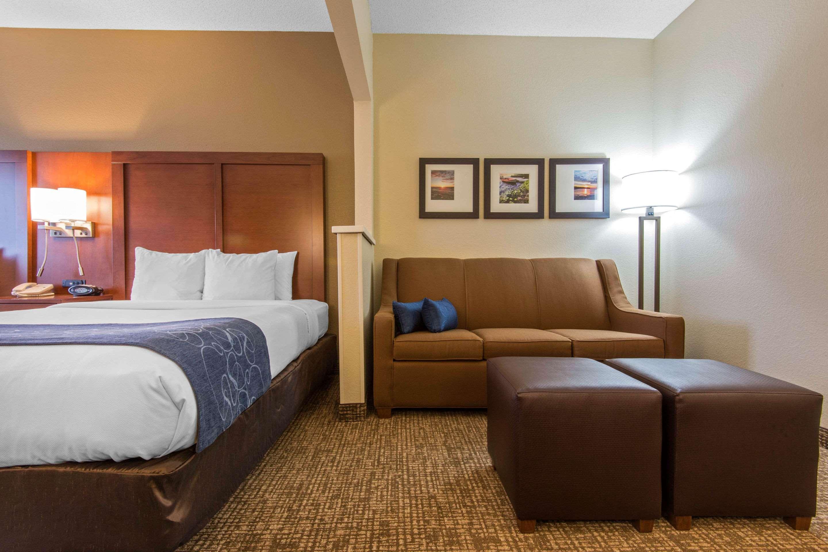Comfort Suites Rochester Henrietta University Area Bagian luar foto