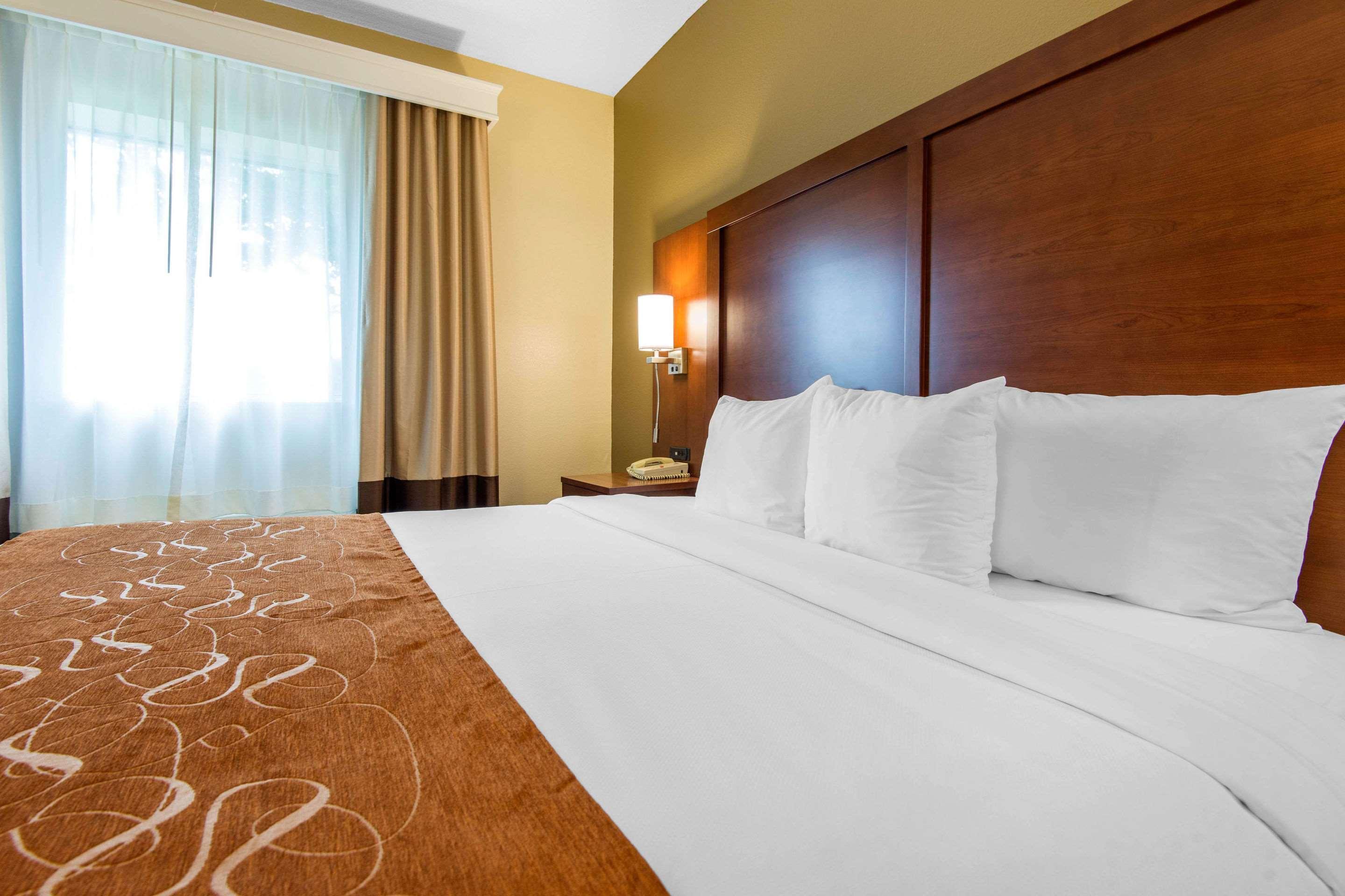 Comfort Suites Rochester Henrietta University Area Bagian luar foto