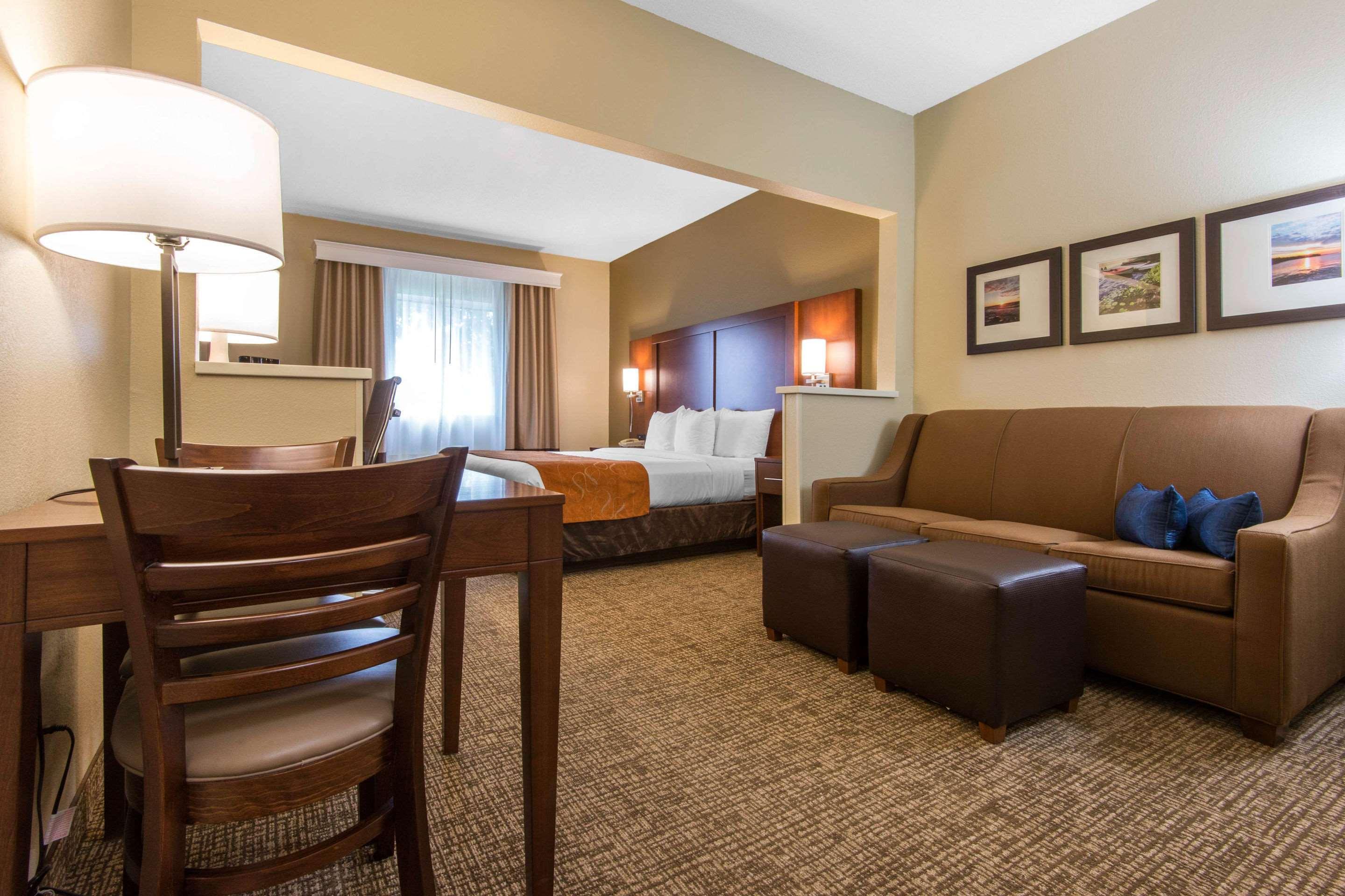 Comfort Suites Rochester Henrietta University Area Bagian luar foto