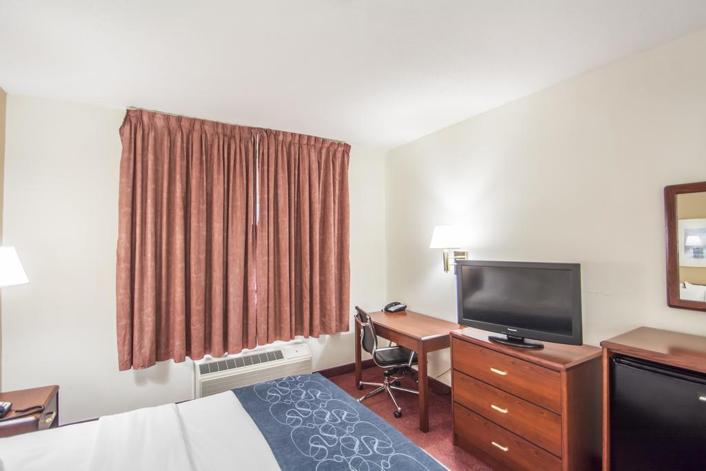 Comfort Suites Rochester Henrietta University Area Bagian luar foto