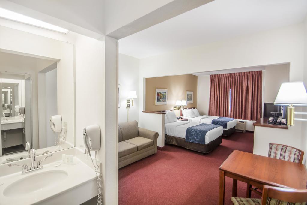 Comfort Suites Rochester Henrietta University Area Bagian luar foto