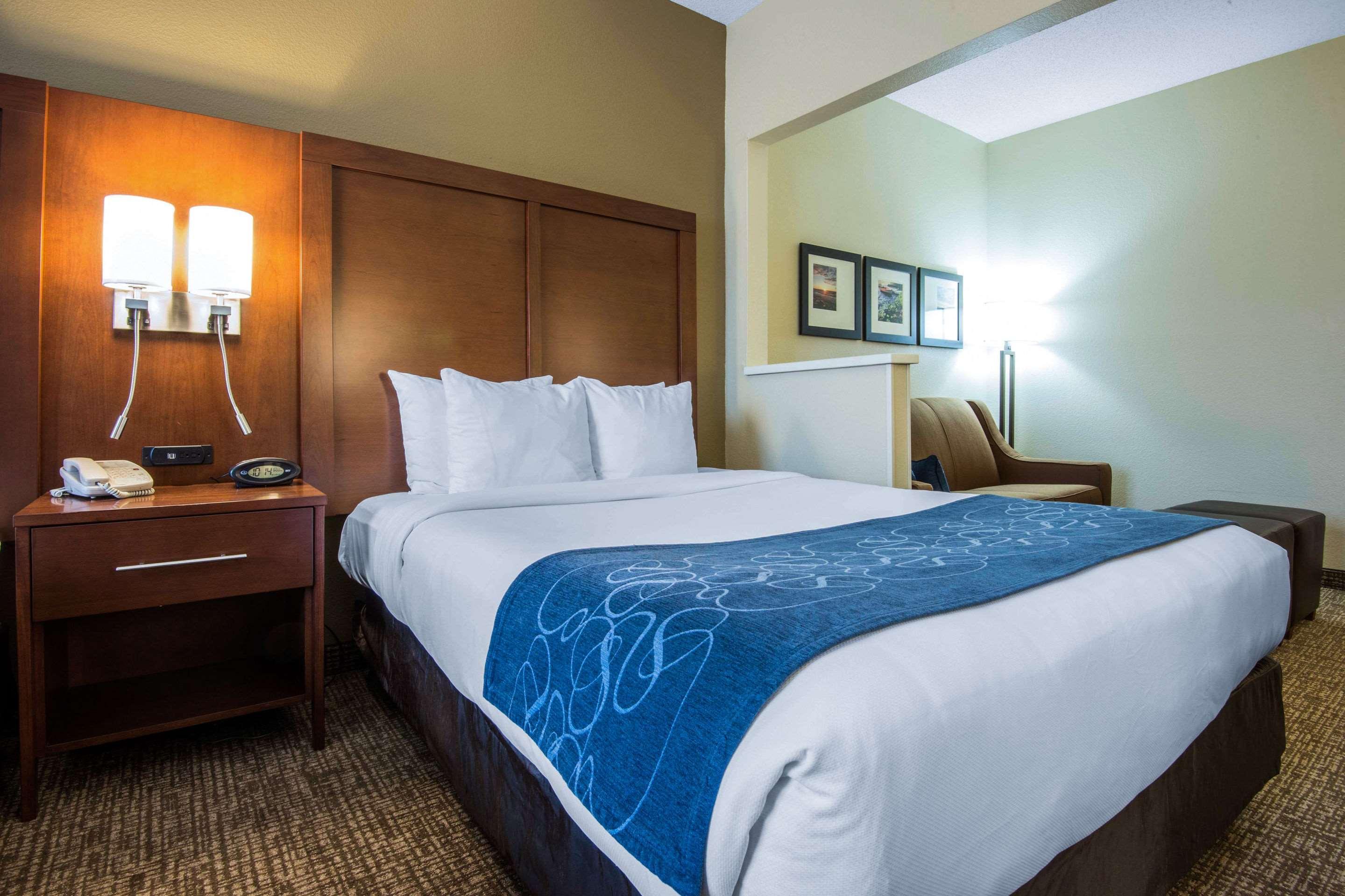 Comfort Suites Rochester Henrietta University Area Bagian luar foto