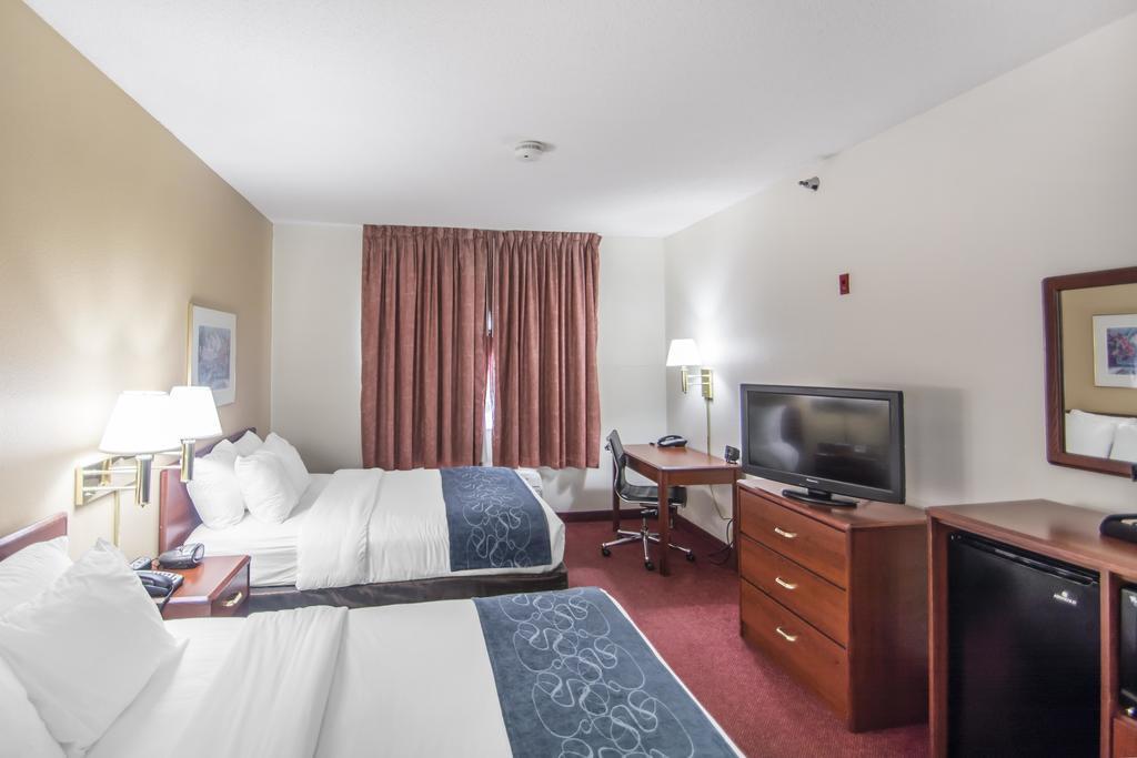 Comfort Suites Rochester Henrietta University Area Bagian luar foto