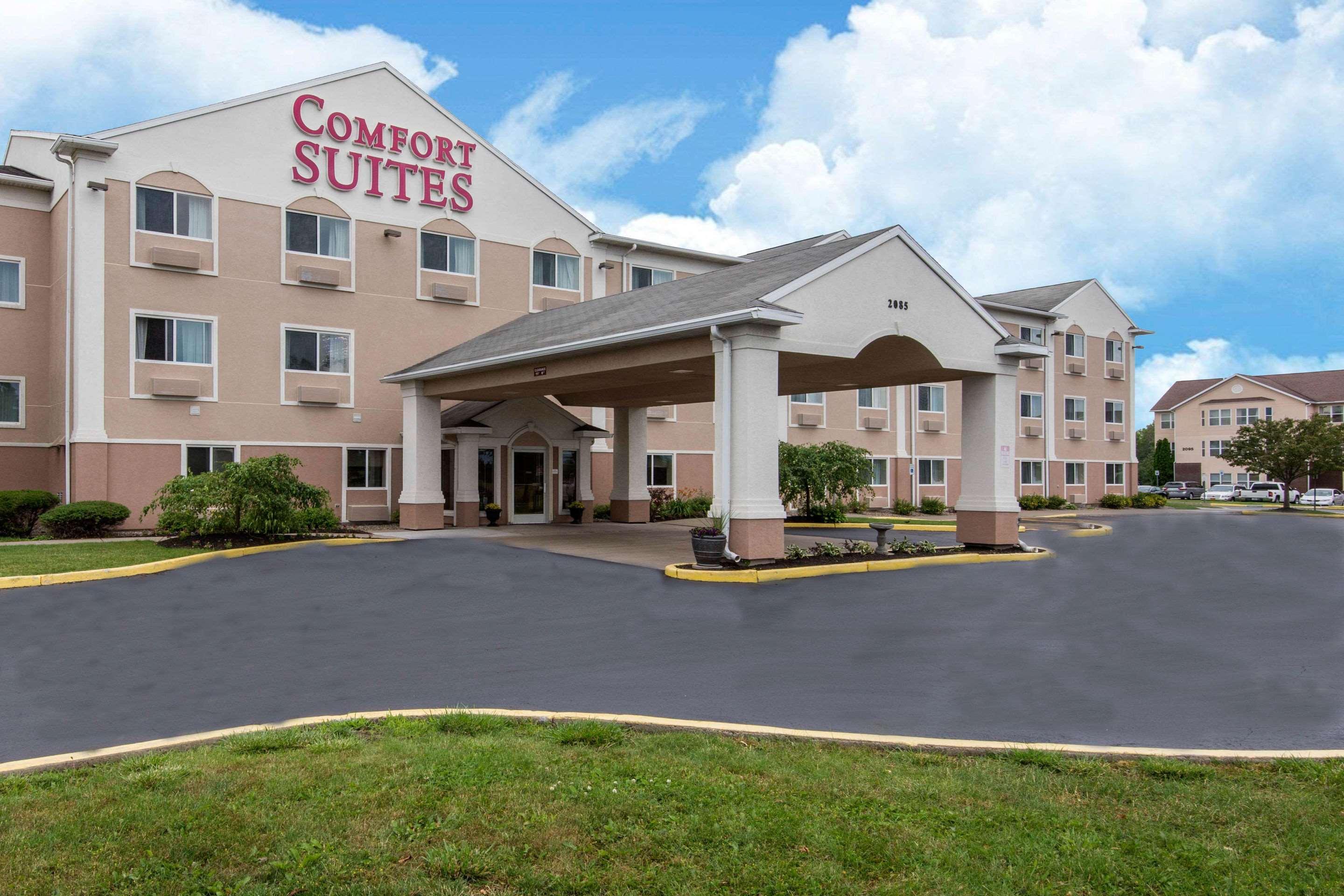 Comfort Suites Rochester Henrietta University Area Bagian luar foto