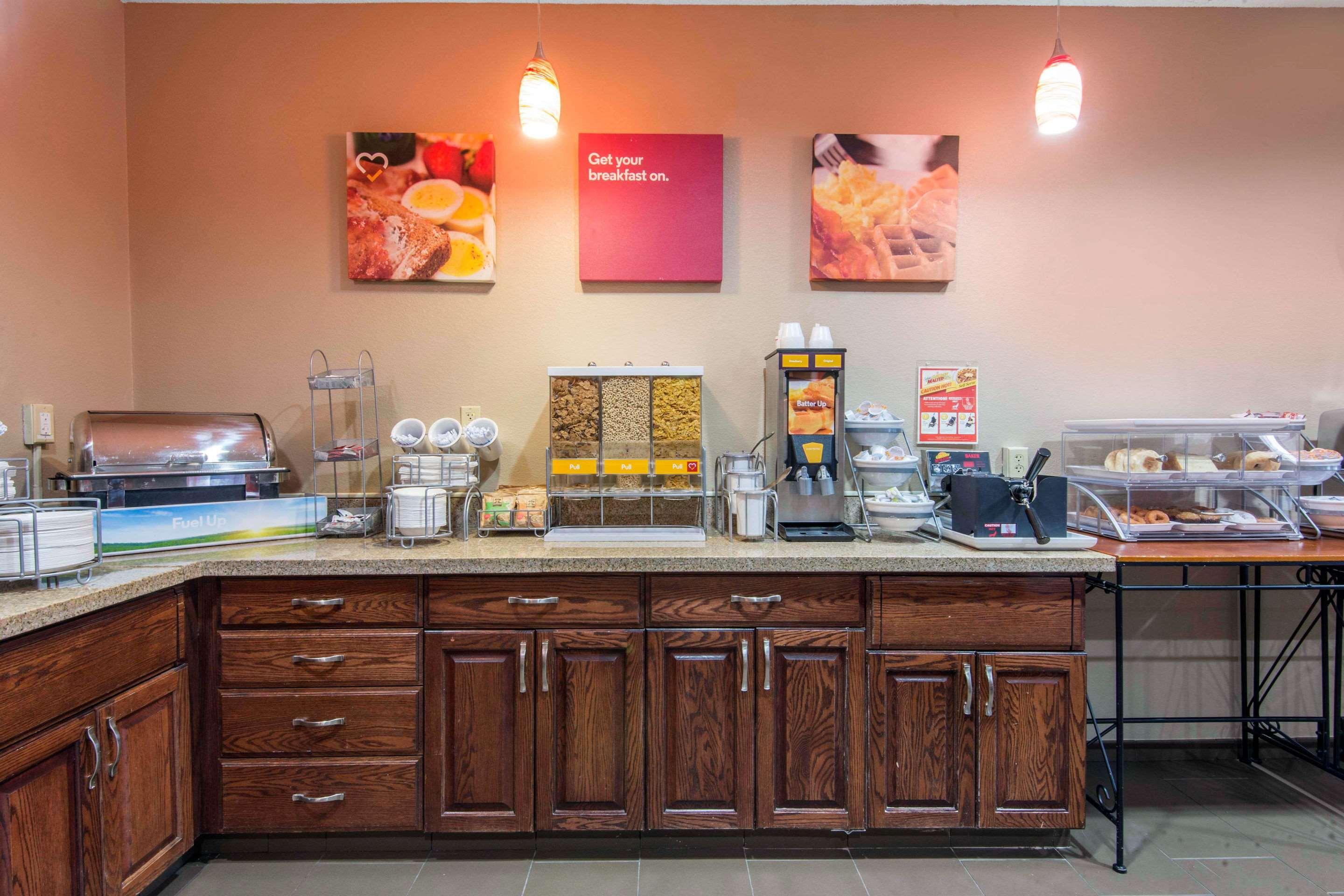 Comfort Suites Rochester Henrietta University Area Bagian luar foto