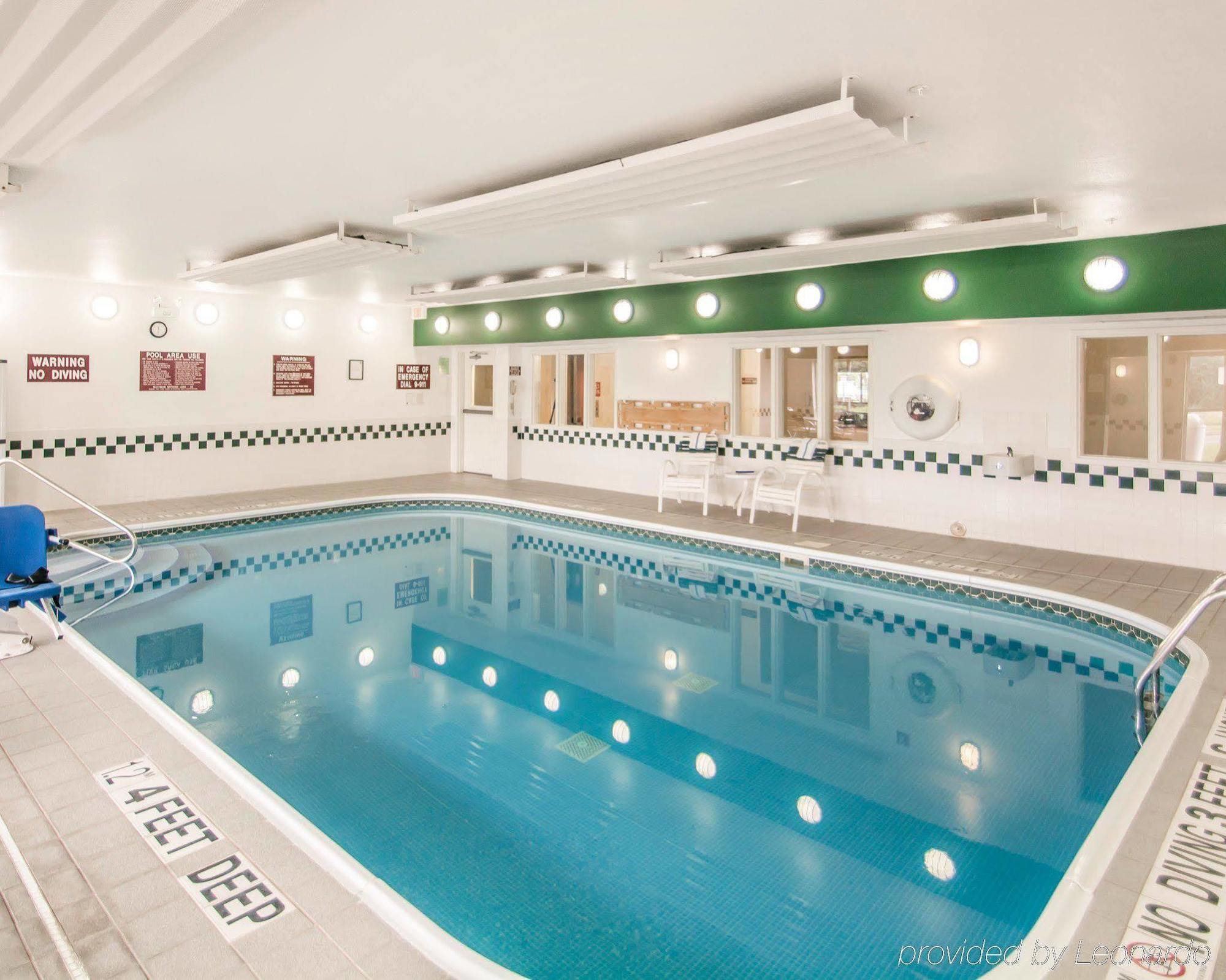 Comfort Suites Rochester Henrietta University Area Bagian luar foto